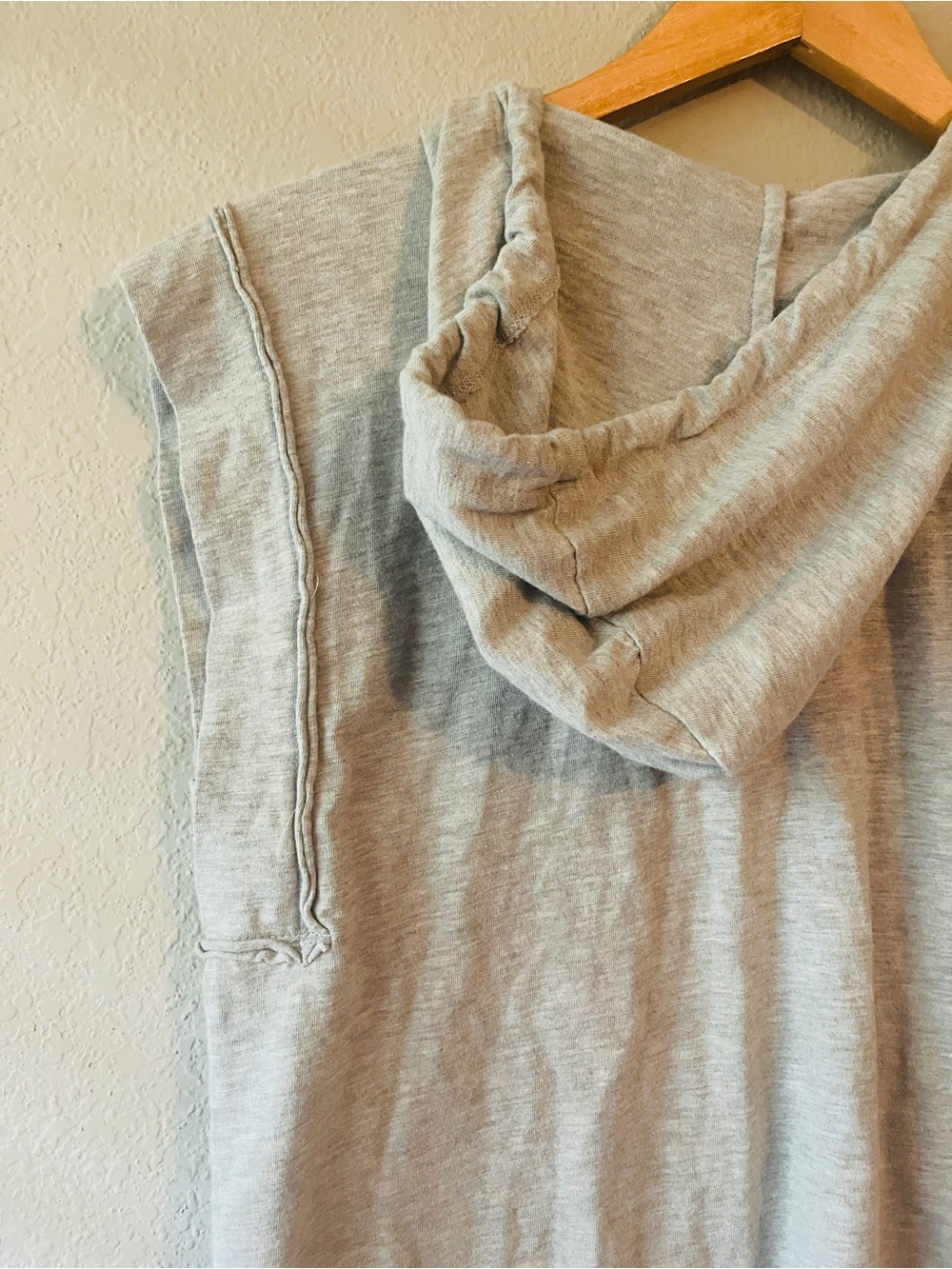Evereve Light Gray Sleeveless Hoodie Knit Top Small - Picture 4 of 6